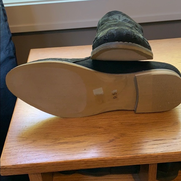 Black Stiched Flats - 9.5 - Picture 4 of 4